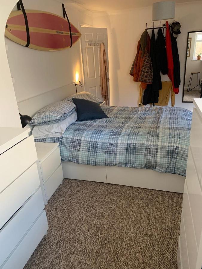 Sea Views With Large Deck One Bedroom Very Close To Beach And Town New Quay Buitenkant foto