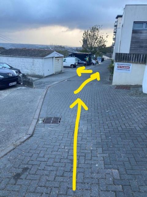 Sea Views With Large Deck One Bedroom Very Close To Beach And Town New Quay Buitenkant foto